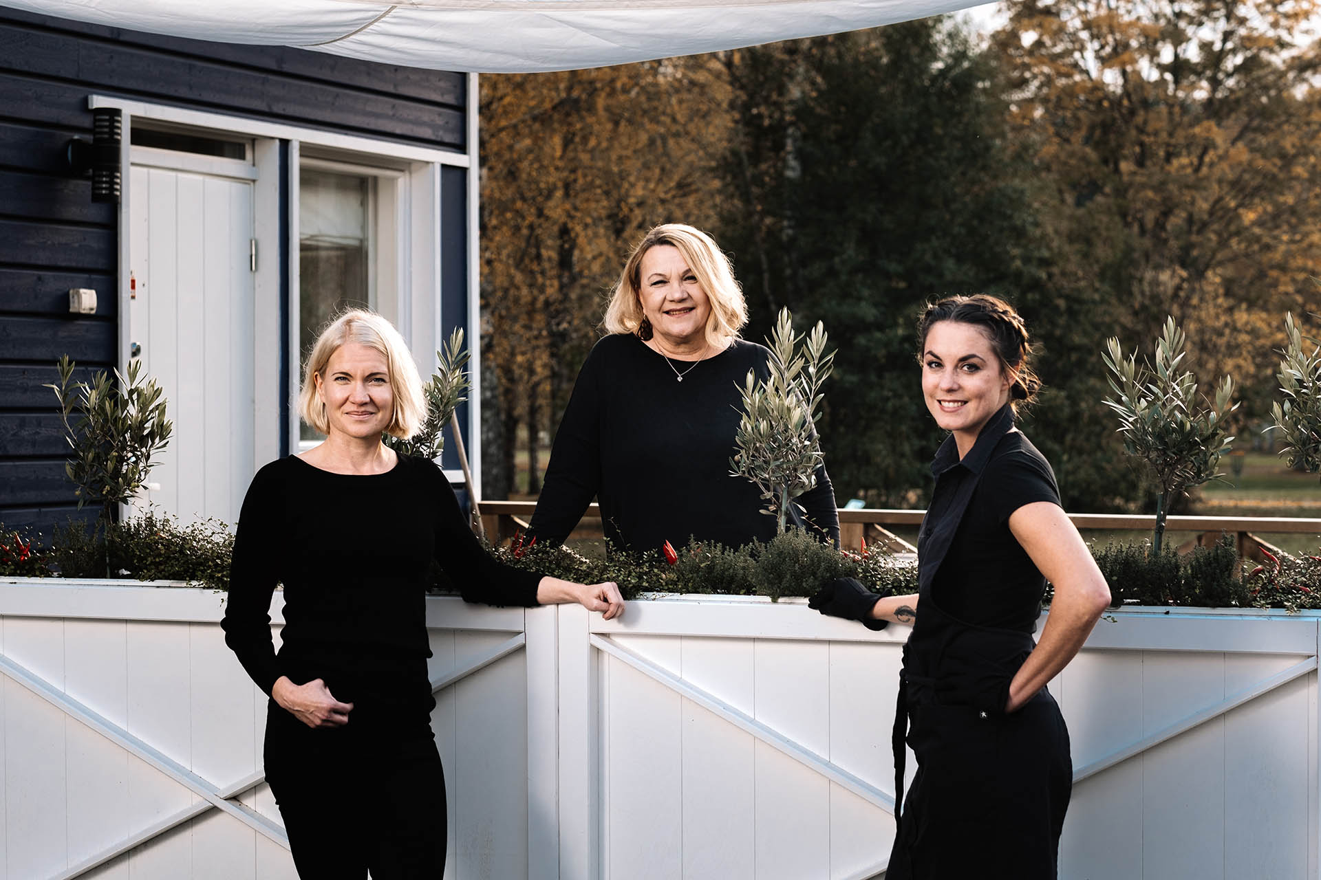 Festa Zannoni Cucina terassi, Sini, Sinikka ja Oona